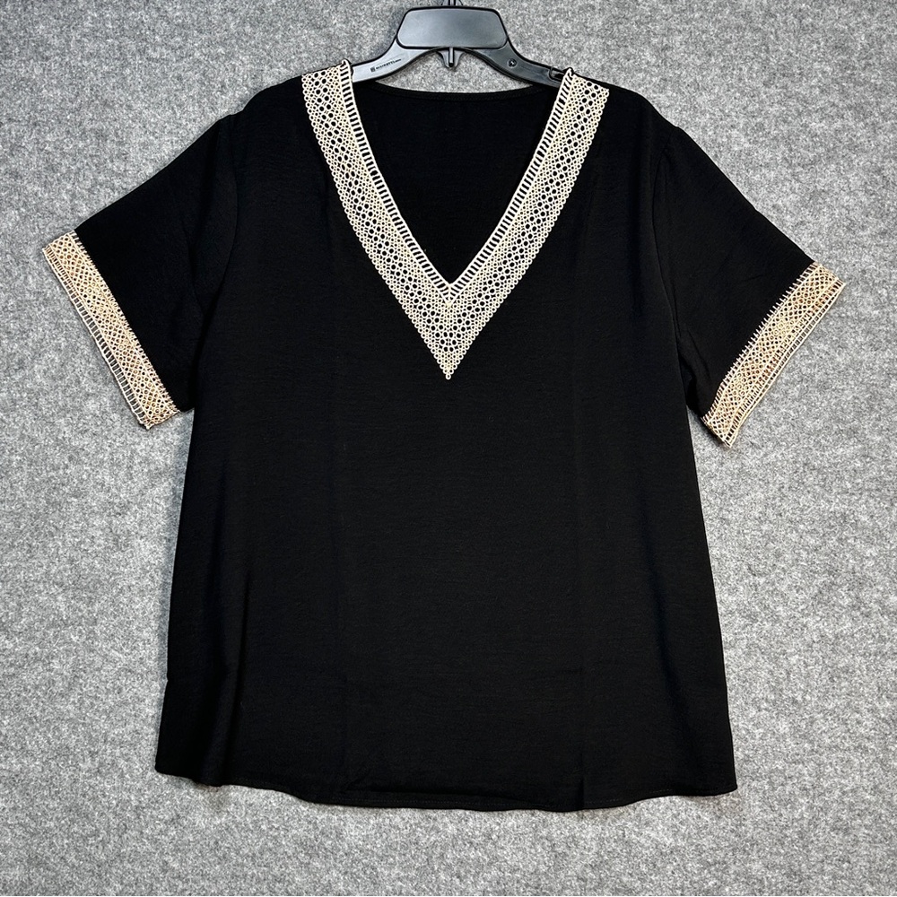 Women’s 2X Black V-Neck Short Sleeve Top Gold Crocheted Trim Casual Business EUC
